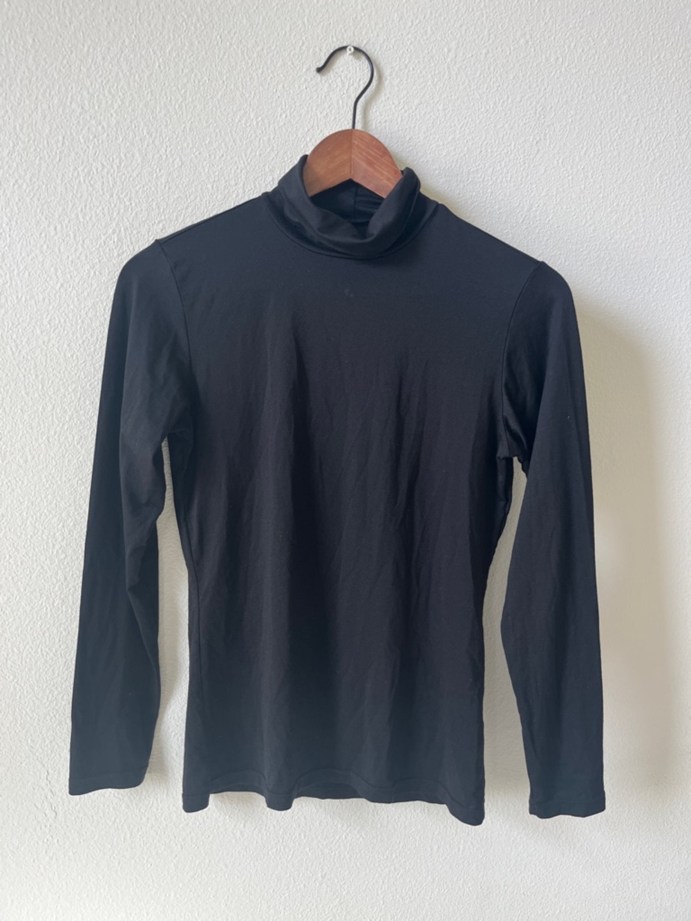 Uniqlo HEATTECH Black Long-Sleeve Turtleneck T-Shirt - Picture 4 of 6